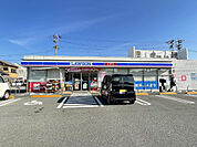 コンビニ「ローソンひばり焼津小川新町店まで288m」