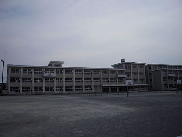 画像23:中学校「岐阜市立陽南中学校まで1563m」