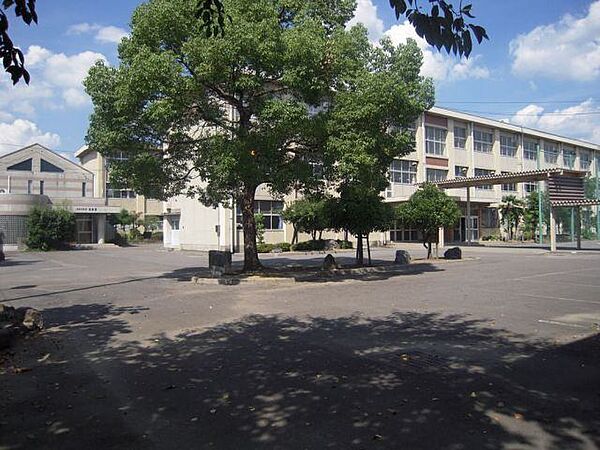画像22:中学校「岐阜市立加納中学校まで1937m」