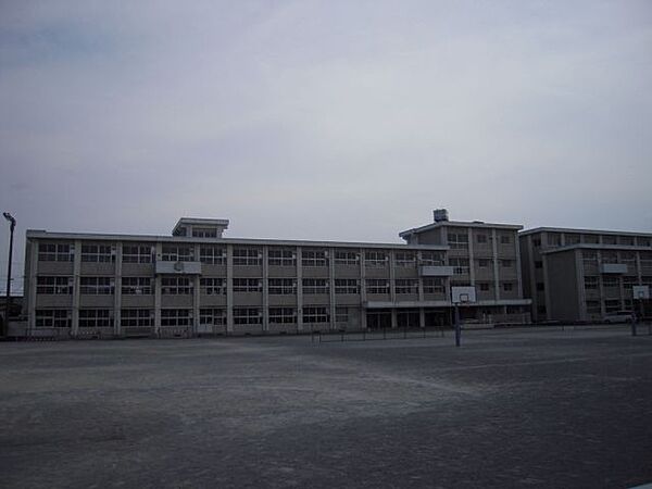 画像23:中学校「市立陽南中学校まで1100m」