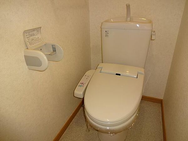 画像12:設備の整った清潔感のあるトイレですね。