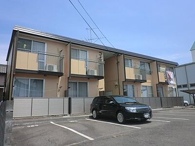 外観:明るい雰囲気に外壁を塗り替えました。 外観:明るい雰囲気に外壁を塗り替えました。