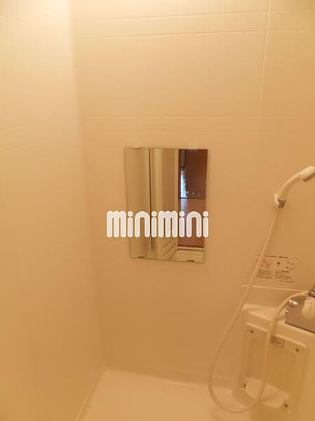 画像23:バスルームは鏡つき