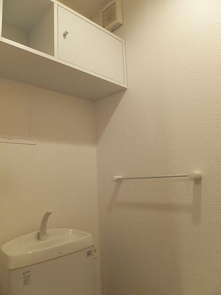 画像23:トイレ上部の棚です