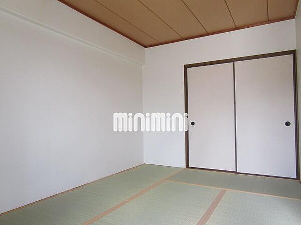 画像8:収納スペース付きの和室です。