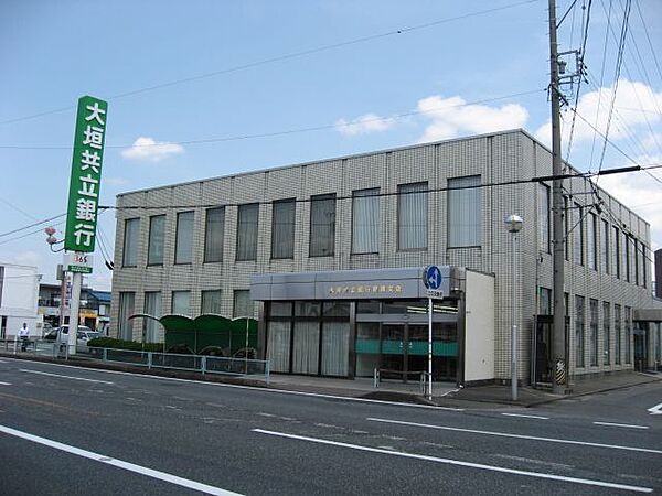 画像6:郵便局「大垣共立銀行まで730m」