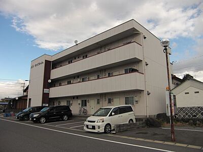 外観：朝日の入る東向きの可愛らしい建物