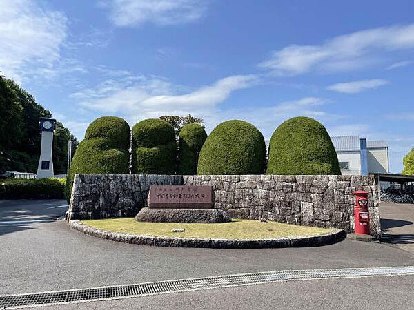画像22:大学「中日本自動車短大まで1200m」
