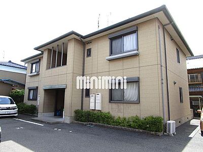 外観：全室角部屋の2階建てコーポ