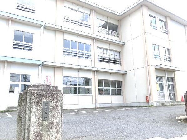 画像9:小学校「中津川市立坂本小学校まで722m」