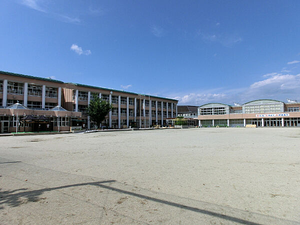 画像14:小学校「中津川市立南小学校まで1007m」