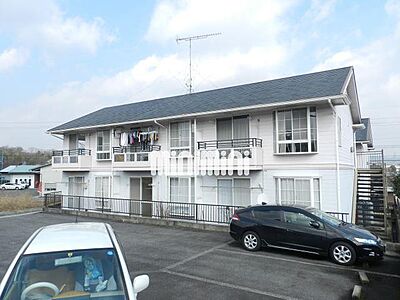 外観:南側が駐車場で日当たり良好です 外観:南側が駐車場で日当たり良好です