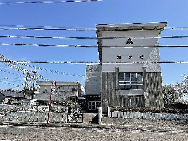 画像22:中学校「関市立旭ケ丘中学校まで2003m」