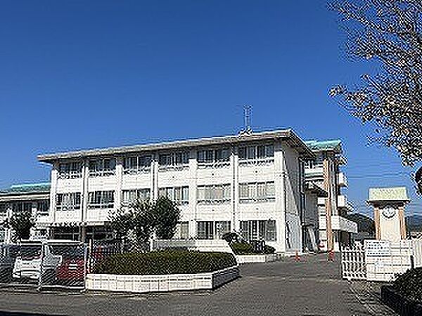 画像16:小学校「関市立金竜小学校まで439m」