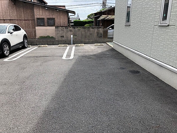 画像18:駐車場