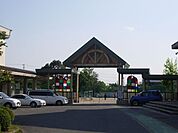小学校「四日市市立富洲原小学校まで976m」