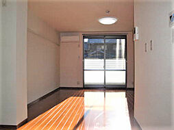 Feels B 1階ワンルームのリビング/ダイニング