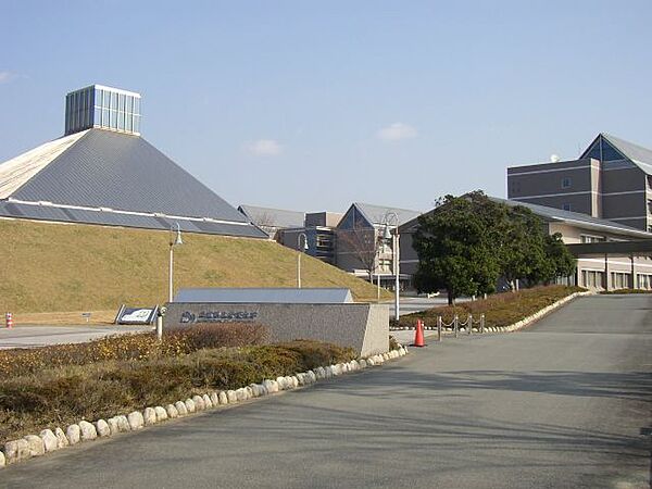 画像21:大学「三重県立看護大学まで1900m」