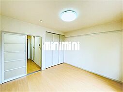 ファミール・ファイブ 1階1Kのリビング/ダイニング