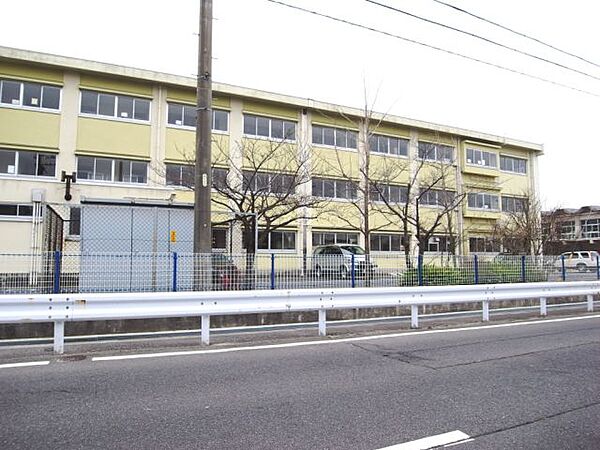 周辺：小学校「市立白子小学校まで580m」