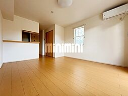 モデルンロイテ 1階ワンルームのリビング/ダイニング