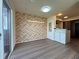 カーサ・アンソレイエ 101 1階1LDKのリビング/ダイニング