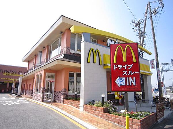 画像23:飲食店「マクドナルドまで930m」