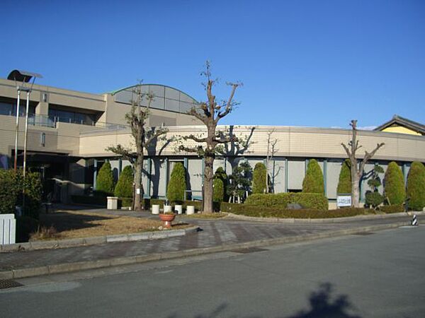 画像23:図書館「明和町立図書館まで3000m」