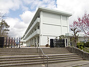 小学校「亀山市立井田川小学校まで2269m」