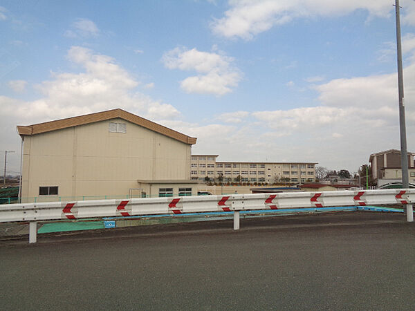 画像19:小学校「松阪市立徳和小学校まで2115m」
