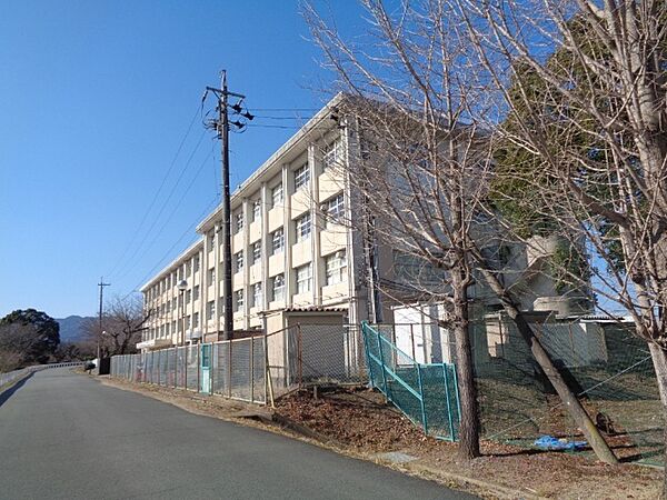 中学校「松阪市立西中学校まで1543m」