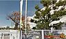 周辺：高槻市立川西小学校 74m