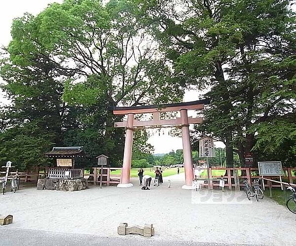 画像28:上賀茂神社まで698m 京都産業大学の無料シャトルバス乗り場があります。