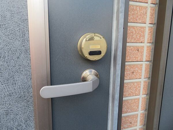 画像26:玄関はカードキー