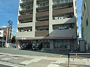 コンビニ「セブンイレブン津市西丸之内店まで379m」