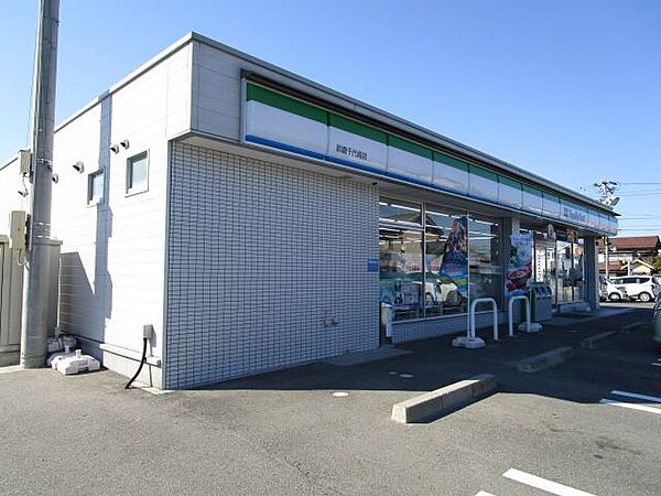 画像18:コンビニ「ファミリーマートまで260m」