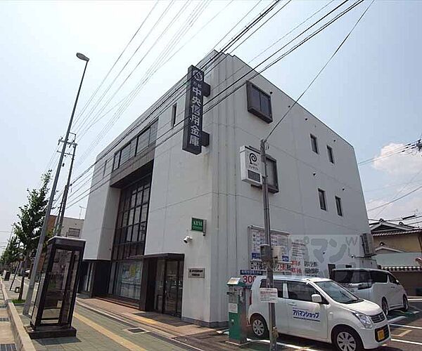 京都中央信用金庫 竹田南支店まで190m 国道24号線沿いです。最寄は伏見駅です。