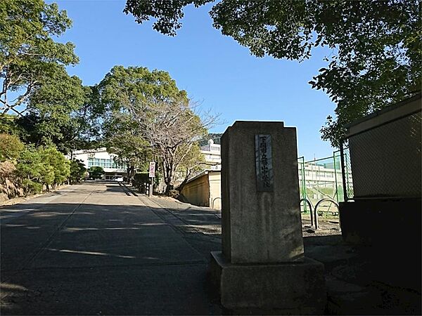 下関市立勝山中学校（1755m）