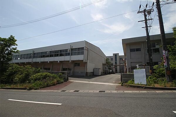 画像18:下関市立向洋中学校（794m）