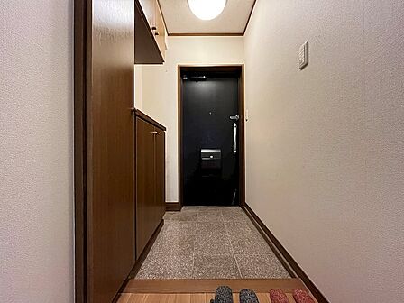 シューズボックスつきの玄関