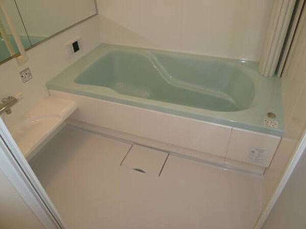 画像4:浴室換気乾燥機付き！余裕の一坪浴室です。