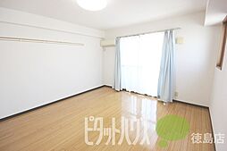 JR牟岐線 阿波富田駅 徒歩5分の賃貸マンション 2階1Kのリビング/ダイニング