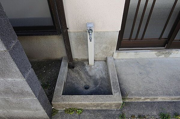 画像14:玄関横水栓