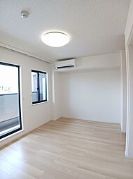 ウエスト　コミタリアIII 2階1LDKのリビング/ダイニング