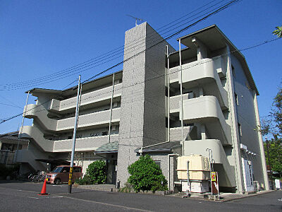 外観：1階にはテナントがあります