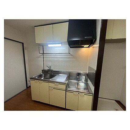 サープラスワンアカハネ_内装_1