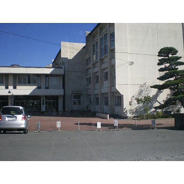 画像24:中学校「飯田市立高陵中学校まで1596ｍ」