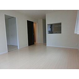 ファミール・コート 2LDKのリビング/ダイニング