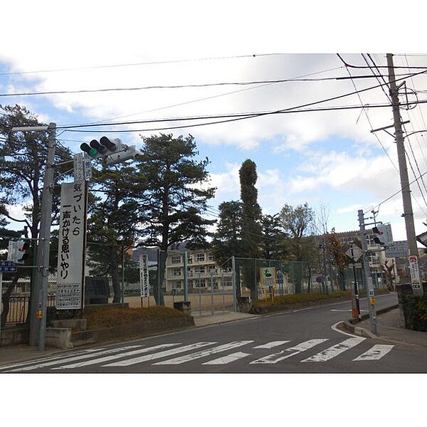 画像26:小学校「長野市立古里小学校まで951ｍ」