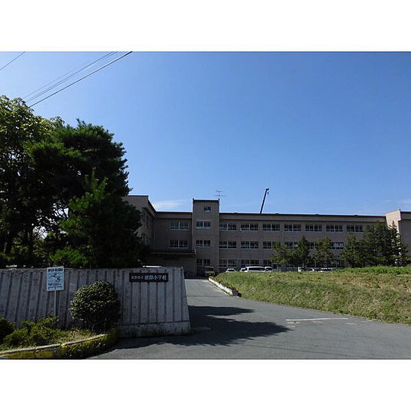 画像25:小学校「長野市立徳間小学校まで1057ｍ」